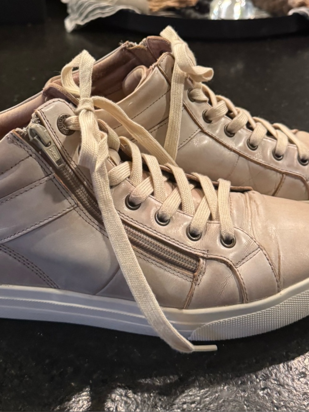 Taos Winner High Top leather sneakers